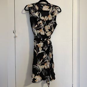 100% silk Yumi Kim Floral Wrap Mini Dress Size Small